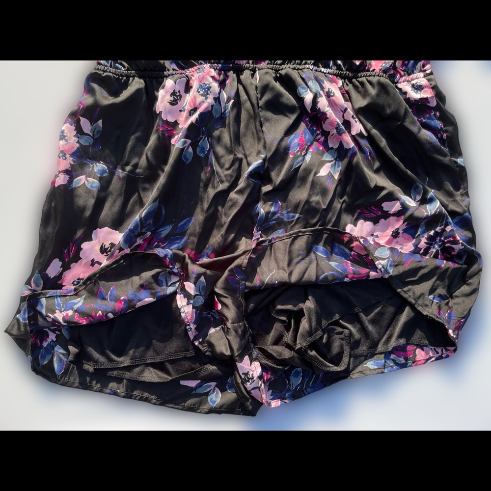 β¨ HP β¨ Floral, Black, and Pink β¨ Satin-Appearance Romper β¨ - Picture 7 of 8